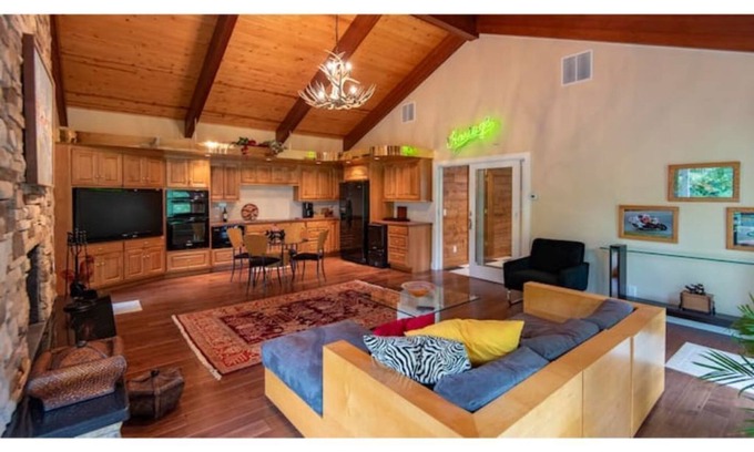 Mansfield Casa | Red Dahlia Guesthouse