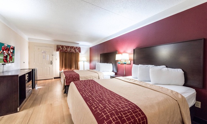 Clinton Hotel | Red Roof Inn & Suites Clinton, TN