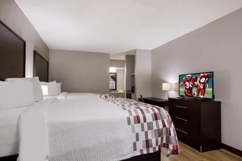 Statesboro Hotel | Red Roof Inn & Suites Statesboro - University