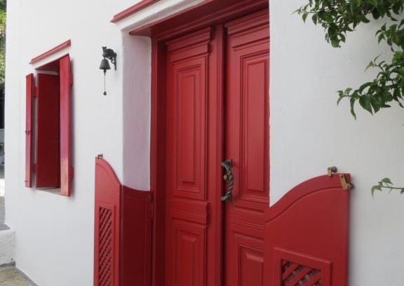 Skiros Casa | Red Windows to Blue Sky