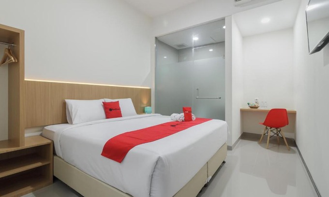 Pekanbaru Casa | RedDoorz near Mall SKA Pekanbaru