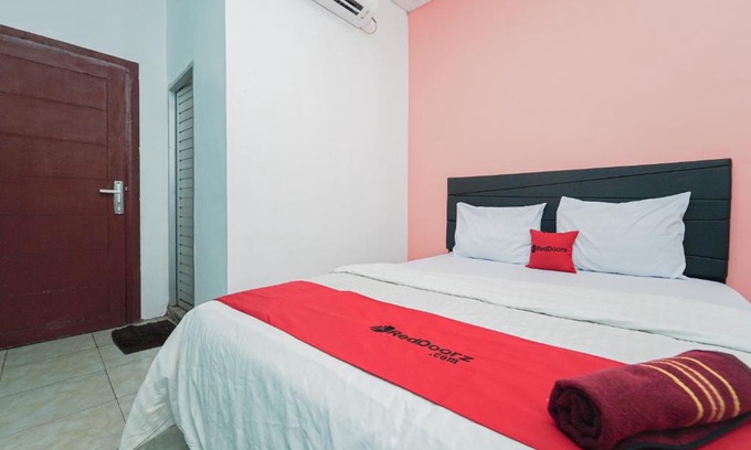 Johar Baru Hotel | RedDoorz near Universitas YARSI