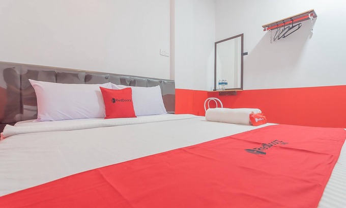 Tanjung Uncang Hotel | RedDoorz @ Pasar Melayu Sagulung Batam