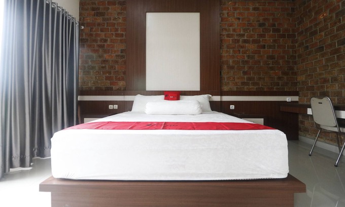 Medan Hotel | RedDoorz Plus near Kualanamu Airport