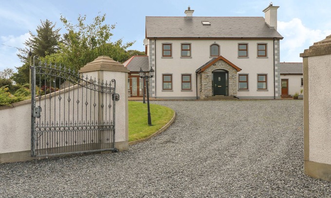 Culdaff Casa | REDFORD VIEW, family friendly in Culdaff, County Donegal