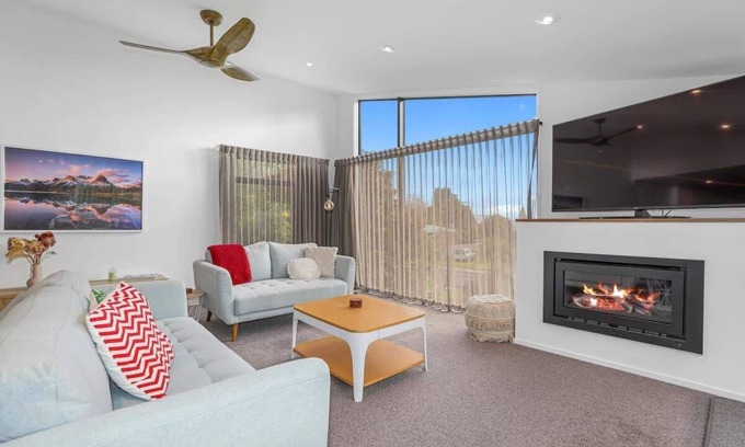 Lynmore Casa | Redwoods Getaway | Stylish by the Redwoods Forest