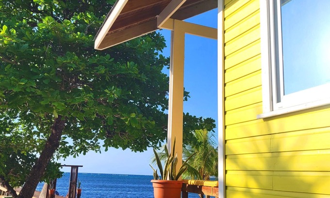 Roatan Cabaña | Reefside Retreat Yellow Casita
