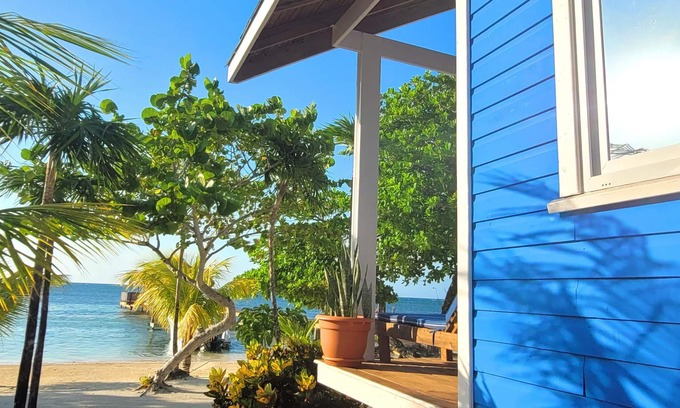 Roatan Cabaña | Reefside Retreat Blue Casita