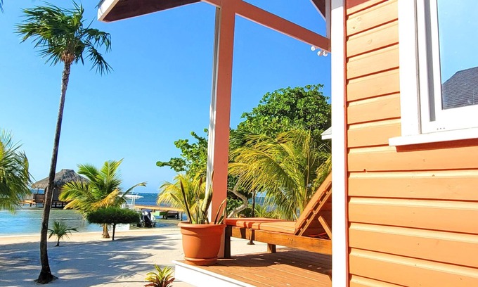 Roatan Cabaña | Reefside Retreat Orange Casita