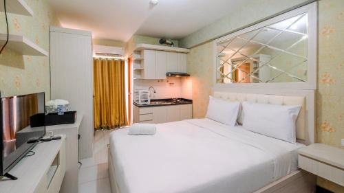 Depok Apartamento | Relax and Homey Studio Room at Cinere Resort Apartment By Travelio