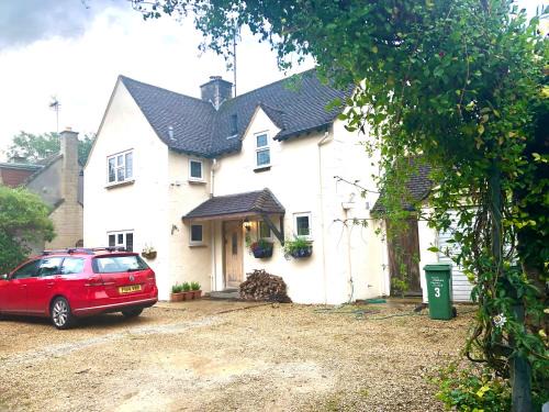 Lydiard Millicent Casa | Relax and unwind at Windrush Lodge