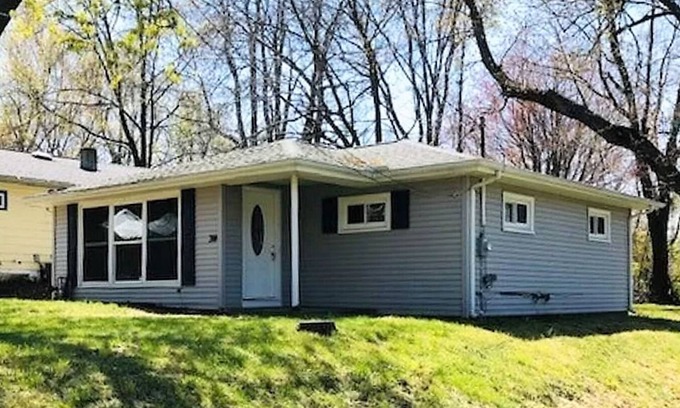 Erie Cabaña | Relax at Moon Dogs Getaway!