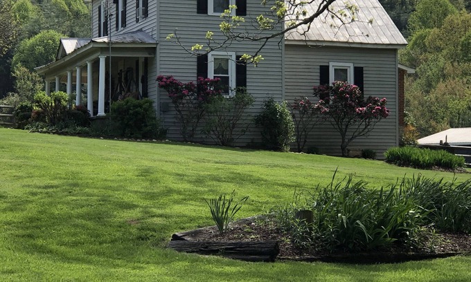 Sparta Otro | Relájese en una tranquila casa de campo en las montañas Blue Ridge. Disfruta de eventos locales