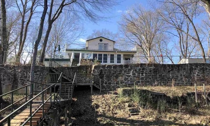 Wilburn Casa | Relax on the edge of Little Red @ Griffin Little Red River Cabin