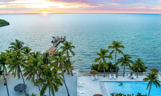 Long Key Hotel | Relax & Rejuvenate - Perfect Island Retreat w/Kitchen, Pool & Beach access