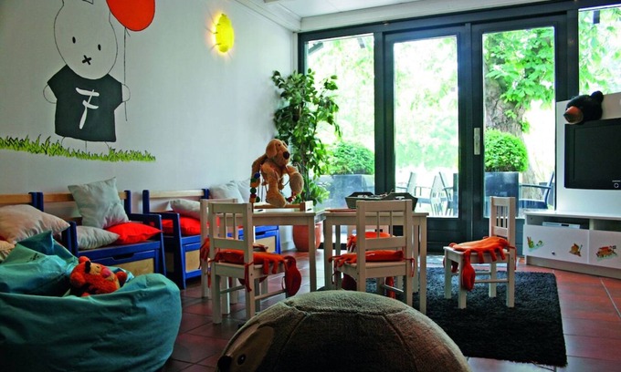 Lekkerkerk Hotel | Relax with Free Parking, Outdoor Pool & Terrace Dining Surrounded by Nature