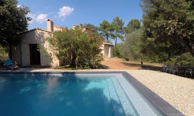 Saint-Julien-de-Peyrolas Casa | Vacaciones relajantes en el sur de Francia