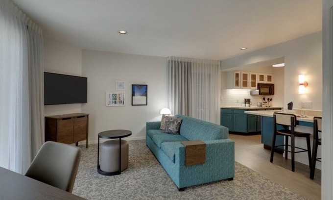 Sunnyvale Hotel | Relaxing 1 BR Suite | 3 Units w/ BBQ Facilities, Mini Fridge & Swimming Pool!