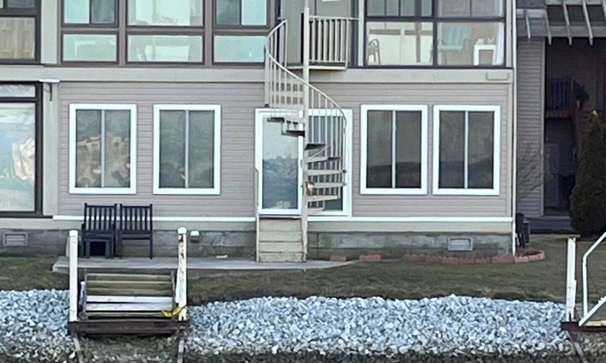 Oak Harbor Condominio | Relaxing 2 bedroom Lake Erie Condo with dock in Oak Harbor