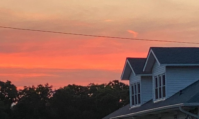 Lexington Casa | Relaxing 7- bedroom Retreat Center at Englishton Park. 250 acres, hiking trails