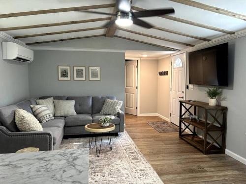 Thomson Casa | Relaxing Cabin Near Raysville