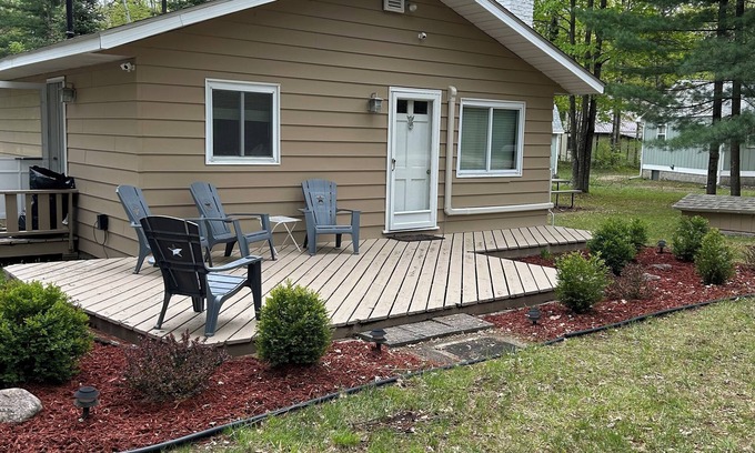 Alger Casa | Relaxing Cozy Getaway near Forest Lake, Outdoor Recreation