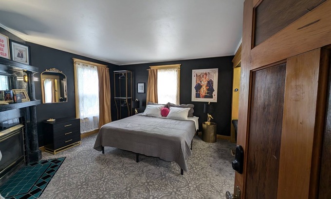 Sturgeon Bay Hotel | Relaxing king bed suite! Beyoncé decor.
