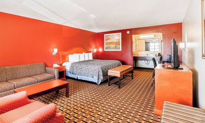 Vernon Hotel | Relaxing Large Room with King Bed & Modern Extras for Travelers’ Comfort