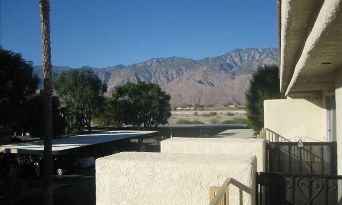 Cathedral City Cove Condominio | Relajante comunidad condominio tranquilo, las vistas, el acceso rápido a todos los aspectos más destacados.