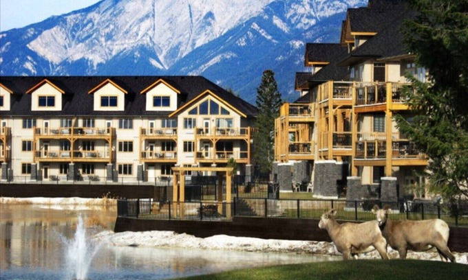 East Kootenay Hotel | Relajante Resort Retreat - Swim Golf or Ski Propiedad de 3 dormitorios en Bighorn Meadows