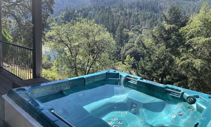 Salyer Casa | Relaxing Riverside Retreat (hot tub and waterfall!)