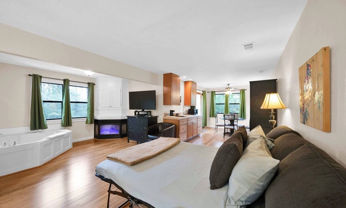 O'Brien Cama Y Desayuno | Relaxing Stay with Botanical Garden and Forest views!