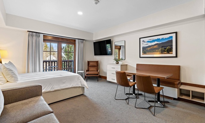 Tamarack Apartamento | Relaxing Studio with Balcony