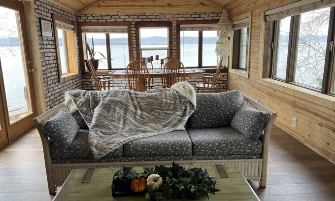 Peoria Heights Casa | Relaxing vacation home by the river! Sleeps 10. 10% discount!