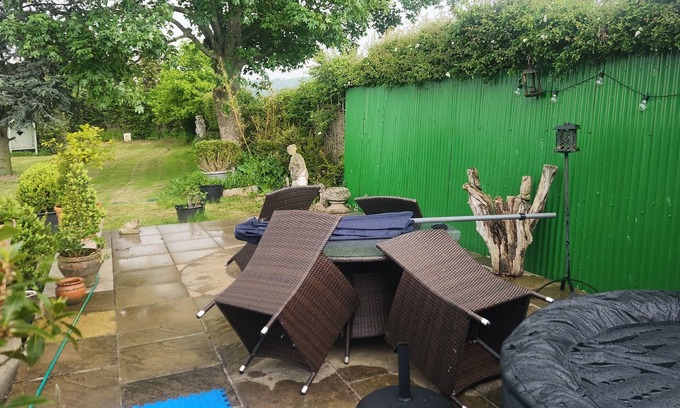 Bishops Castle Cabina | Remarkable 1-Bed Bedford Truck in Bishops Castle