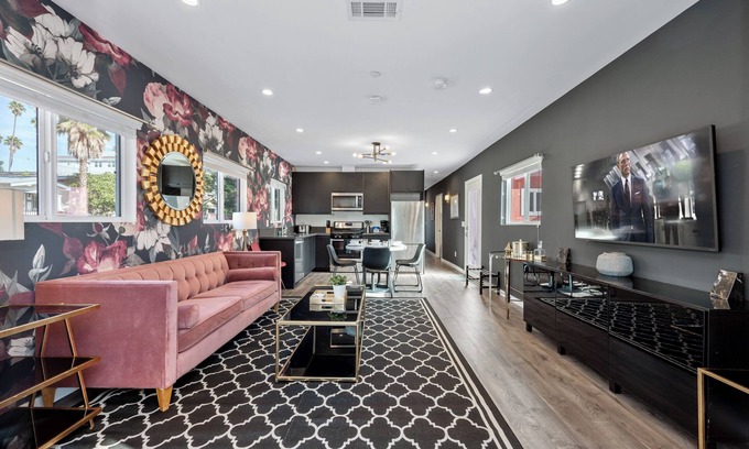 Hollywood Hotel | Remodeled 2BDR in Heart of Hollywood w/ Courtyard | Art Deco by AvantStay