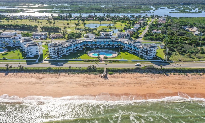 Flagler Beach Condominio | Condominio en el primer piso con increíbles vistas al mar y a la piscina
