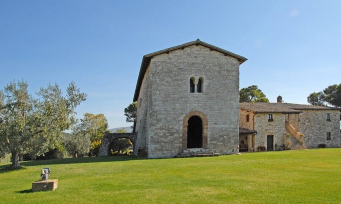 Loreto Casa | Monasterio renovado del siglo XIII, rodeado de viñedos galardonados