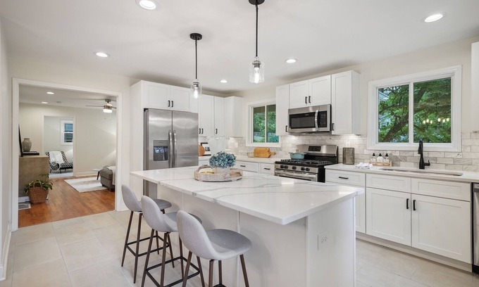 North Decatur Casa | Renovated, modern 4/3 with parking & chefs' kitchen