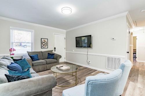 North Raleigh Casa | Renovated N Raleigh home with firepit wifi & king bed