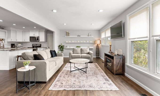 Bellevue Casa | Renovated Ranch + Fenced Back Yard. Pet Friendly!