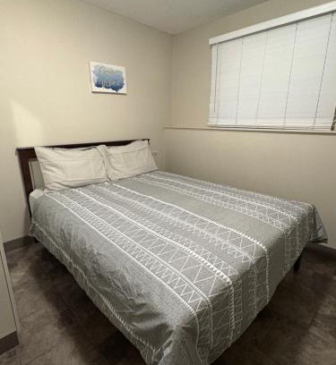 Kingsland Casa | Renovated Studio with Modern and Farmhouse Decor 8