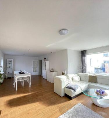 Ochtendung Apartamento | Renoviertes Haus in Ochtendung im Altbau-Flair für 10 Personen!