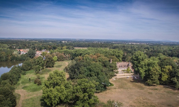 Paray-le-Fresil Otro | Castillo del siglo 17 en pleno corazon del bourbonnais