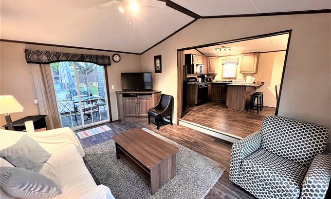 Niagara-on-the-Lake Cabaña | Resort near wineries, river, trails! Large Pool!