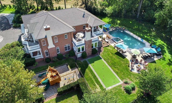 Mount Joy Casa | Resort Pickleball Pool Hot Tub Theater Arcade Golf