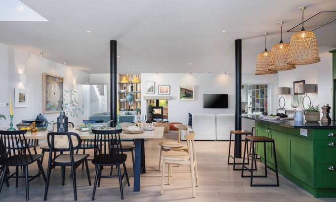 Trevone Casa | Rest Harrow - super stylish house, walking distance to Trevone beach