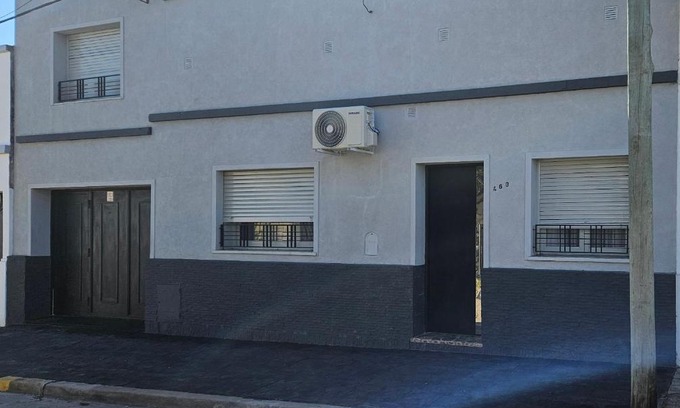 Concepción del Uruguay Casa | REST HOUSE Casa familiar - garage - TV - WiFi - 2 dormitorios - Living-comedor - Cocina - Lavadero - Patio con parrilla - Alquiler temporario