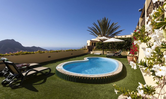 Valle de San Lorenzo Villa | Rural Villa con piscina climatizada, jacuzzi y vistas fantásticas