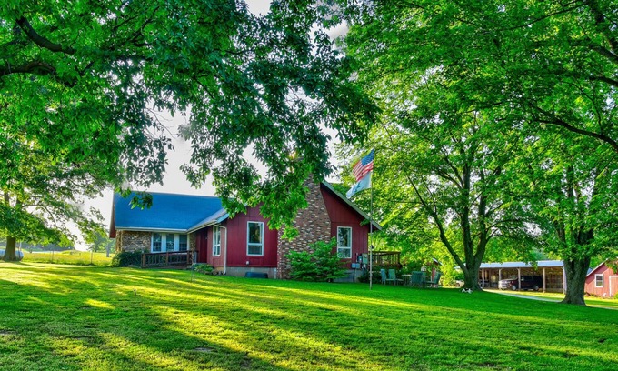 Sarcoxie Otro | Stirling Cottage en la granja de las tierras altas de Ozark